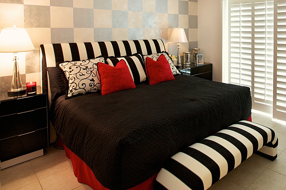 lori_tiedeman_interiors_palm_springs_interior_designer_black_and_white_master_bedroom